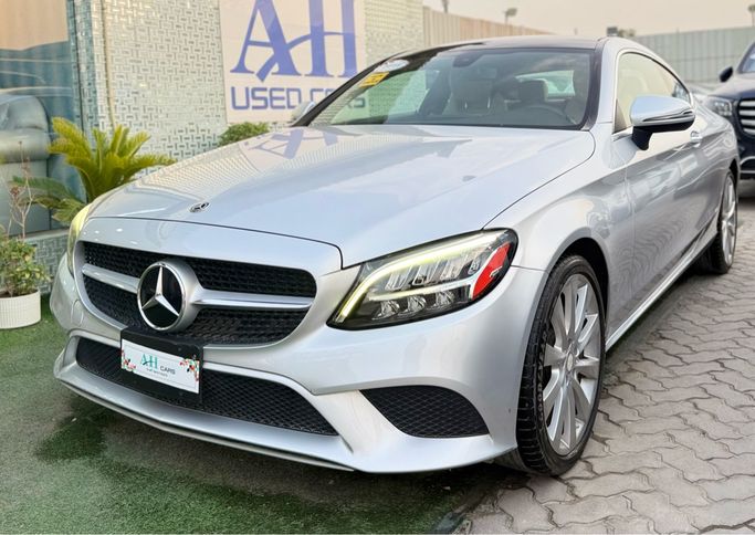 مستعملة Mercedes-Benz C-Class 300 عملية فيس ليفت IV (W205), 2.0 l, 2019 في في الإمارات, الشارقة من AHMED ULLA HAJI، اللون فضي. المواصفات الأمريكية | AUTO.AE | إعلان #275609