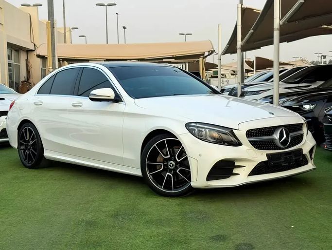 مستعملة Mercedes-Benz C-Class 200 عملية فيس ليفت IV (W205)، 2.0 لتر، 2019 في الإمارات، الشارقة من Rebou Alfakhama، اللون أبيض. مواصفات الخليج | AUTO.AE | إعلان #295795