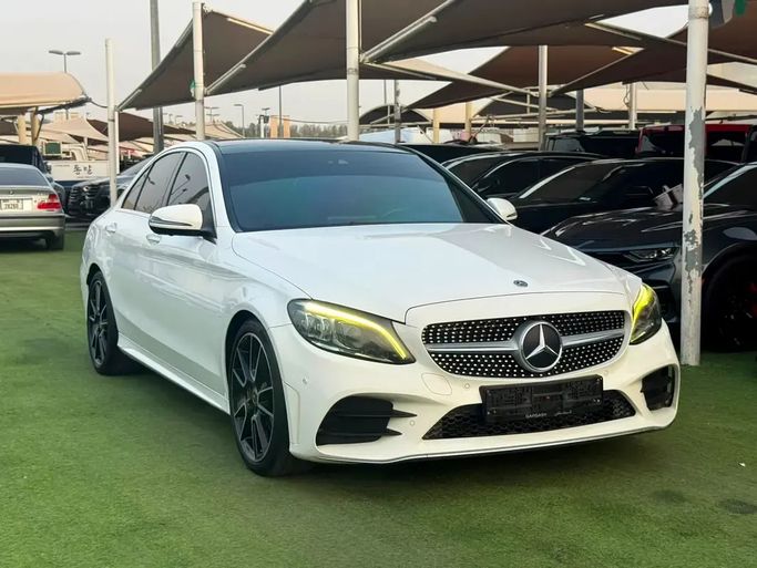 مستعملة Mercedes-Benz C-Class 200 عملية فيس ليفت IV (W205)، 2.0 لتر، 2019 في الإمارات، الشارقة من Rebou Alfakhama، اللون أبيض. مواصفات الخليج | AUTO.AE | إعلان #295795 — صورة 2 من 15