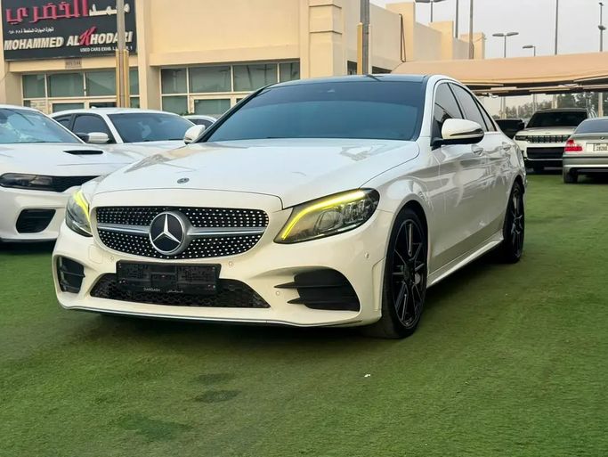 مستعملة Mercedes-Benz C-Class 200 عملية فيس ليفت IV (W205)، 2.0 لتر، 2019 في الإمارات، الشارقة من Rebou Alfakhama، اللون أبيض. مواصفات الخليج | AUTO.AE | إعلان #295795 — صورة 3 من 15