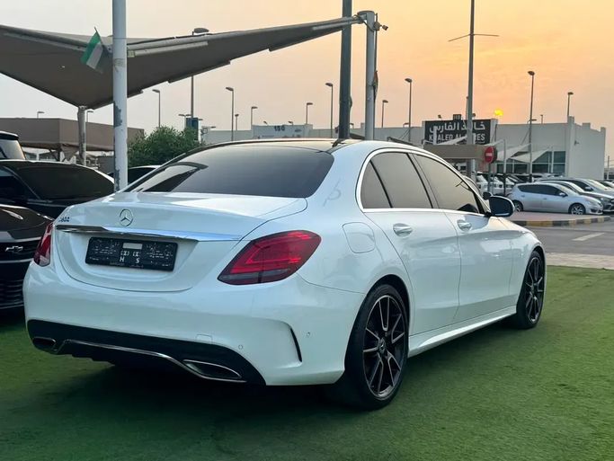 مستعملة Mercedes-Benz C-Class 200 عملية فيس ليفت IV (W205)، 2.0 لتر، 2019 في الإمارات، الشارقة من Rebou Alfakhama، اللون أبيض. مواصفات الخليج | AUTO.AE | إعلان #295795 — صورة 4 من 15