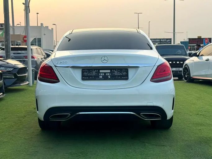 مستعملة Mercedes-Benz C-Class 200 عملية فيس ليفت IV (W205)، 2.0 لتر، 2019 في الإمارات، الشارقة من Rebou Alfakhama، اللون أبيض. مواصفات الخليج | AUTO.AE | إعلان #295795 — صورة 7 من 15