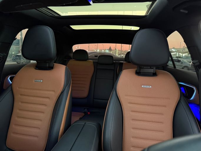 مستعملة Mercedes-Benz C-Class 300 V (W206)، 2.0 لتر، 2024 في الإمارات، الشارقة من Daira Used Cars، اللون أسود. المواصفات الأمريكية | AUTO.AE | إعلان #296155 — صورة 12 من 19
