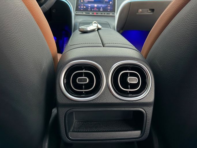 مستعملة Mercedes-Benz C-Class 300 V (W206)، 2.0 لتر، 2024 في الإمارات، الشارقة من Daira Used Cars، اللون أسود. المواصفات الأمريكية | AUTO.AE | إعلان #296155 — صورة 13 من 19