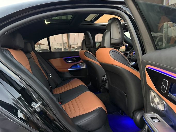 مستعملة Mercedes-Benz C-Class 300 V (W206)، 2.0 لتر، 2024 في الإمارات، الشارقة من Daira Used Cars، اللون أسود. المواصفات الأمريكية | AUTO.AE | إعلان #296155 — صورة 16 من 19