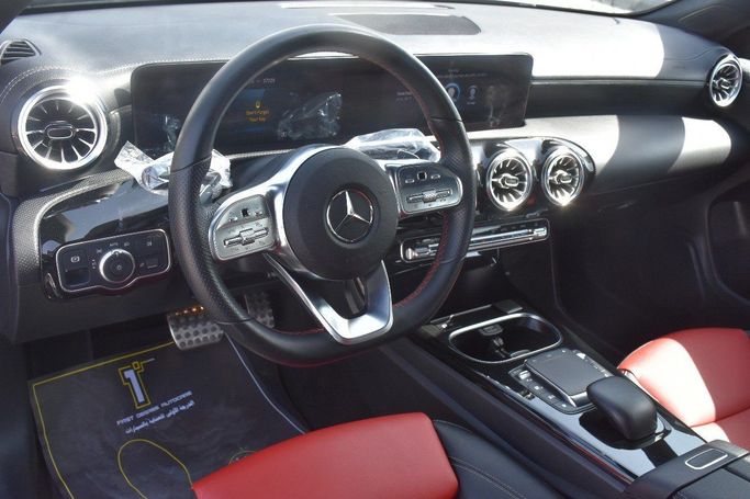 Подержанный Mercedes-Benz CLA AMG 35 AMG II (C118, X118), 2.0 л, 2022 в Шардже от Alfaris Used Cars Черный цвет.  | AUTO.AE