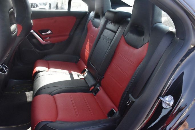 Подержанный Mercedes-Benz CLA AMG 35 AMG II (C118, X118), 2.0 л, 2022 в Шардже от Alfaris Used Cars Черный цвет.  | AUTO.AE