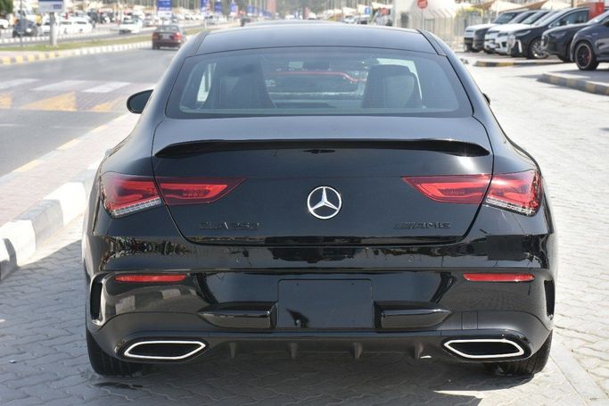 Подержанный Mercedes-Benz CLA AMG 35 AMG II (C118, X118), 2.0 л, 2022 в Шардже от Alfaris Used Cars Черный цвет.  | AUTO.AE