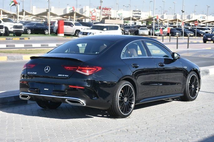 Подержанный Mercedes-Benz CLA AMG 35 AMG II (C118, X118), 2.0 л, 2021 в Шардже от Alfaris Used Cars Черный цвет.  | AUTO.AE