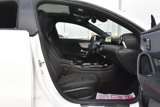 Подержанный Mercedes-Benz CLA AMG 45 AMG II (C118, X118), 2.0 л, 2023 в Шардже от Alfaris Used Cars Белый цвет. Other | AUTO.AE