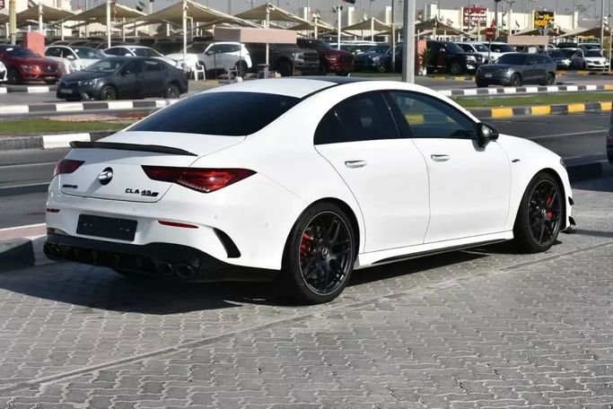 Подержанный Mercedes-Benz CLA AMG 45 AMG II (C118, X118), 2.0 л, 2023 в Шардже от Alfaris Used Cars Белый цвет. Other | AUTO.AE