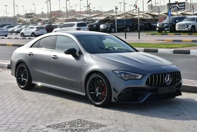 Подержанный Mercedes-Benz CLA AMG 45 AMG II (C118, X118), 2.0 л, 2022 в Шардже от Alfaris Used Cars Серебристый цвет. Other | AUTO.AE