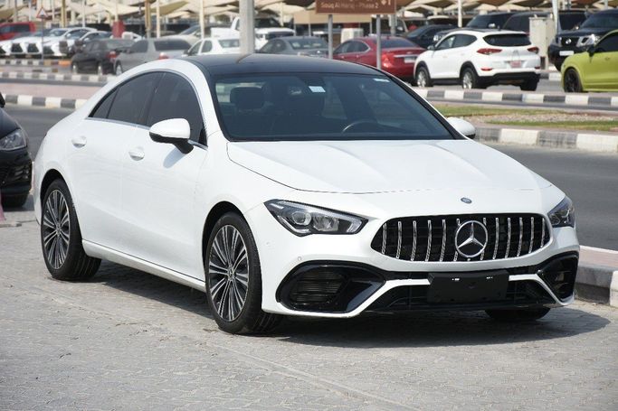 Подержанный Mercedes-Benz CLA 250 II (C118, X118), 2.0 л, 2021 в Шардже от Alfaris Used Cars Белый цвет.  | AUTO.AE