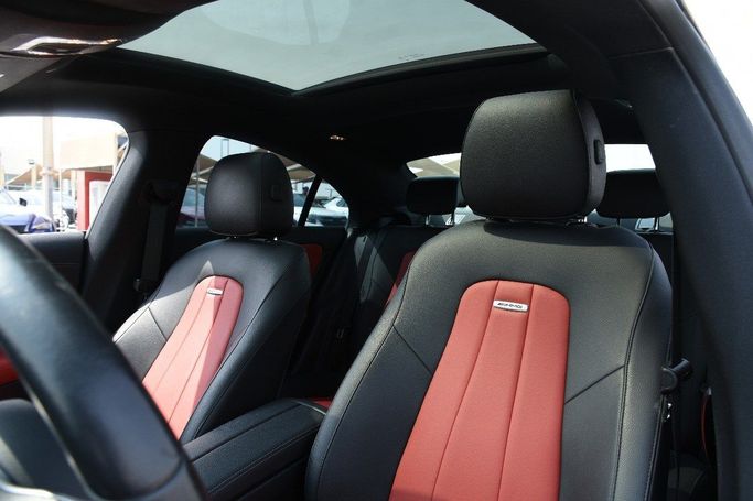 Подержанный Mercedes-Benz CLA 250 II (C118, X118), 2.0 л, 2021 в Шардже от Alfaris Used Cars Белый цвет.  | AUTO.AE