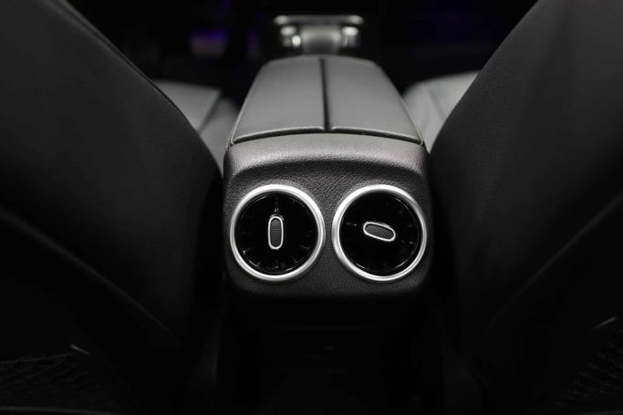 Подержанный Mercedes-Benz CLA 250 II (C118, X118), 2.0 л, 2022 в Шардже от Al Qassem Cars Trading Черный цвет. Американская | AUTO.AE