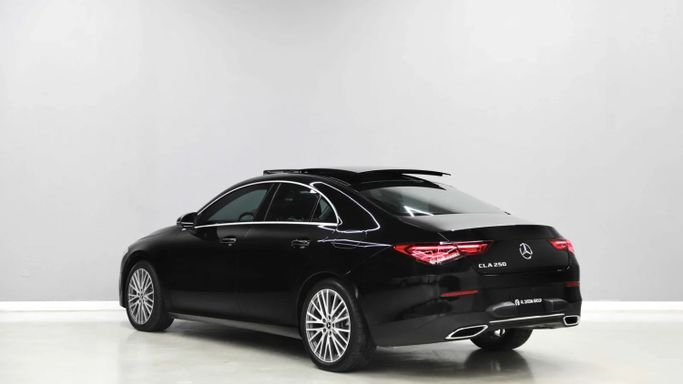 Подержанный Mercedes-Benz CLA 250 II (C118, X118), 2.0 л, 2022 в Шардже от Al Qassem Cars Trading Черный цвет. Американская | AUTO.AE