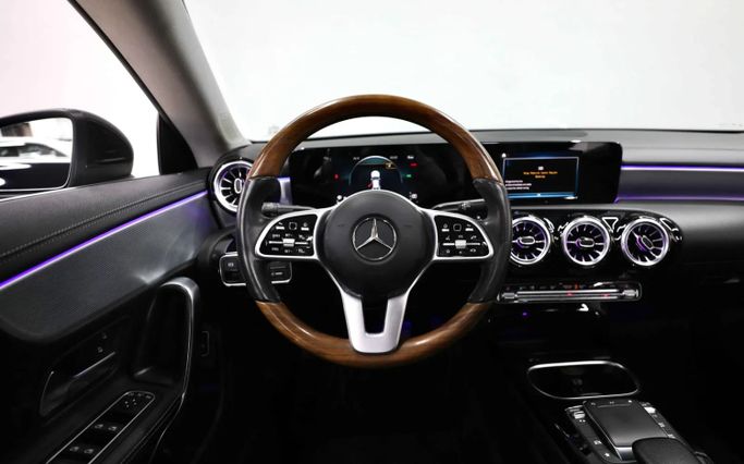 Подержанный Mercedes-Benz CLA 250 II (C118, X118), 2.0 л, 2022 в Шардже от Al Qassem Cars Trading Черный цвет. Американская | AUTO.AE