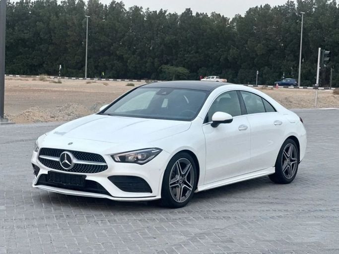 Подержанный Mercedes-Benz CLA 250 II (C118, X118), 2.0 л, 2020 в Шардже от Al Aayan Used Cars Белый цвет. Американская | AUTO.AE
