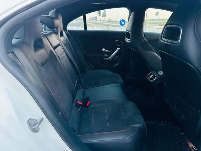 Подержанный Mercedes-Benz CLA 250 II (C118, X118), 2.0 л, 2020 в Шардже от Al Aayan Used Cars Белый цвет. Американская | AUTO.AE
