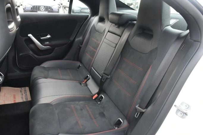 Подержанный Mercedes-Benz CLA 250 II (C118, X118), 2.0 л, 2023 в Шардже от Alfaris Used Cars Белый цвет. Other | AUTO.AE