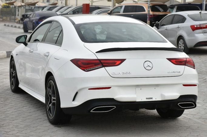 Подержанный Mercedes-Benz CLA 250 II (C118, X118), 2.0 л, 2023 в Шардже от Alfaris Used Cars Белый цвет. Other | AUTO.AE