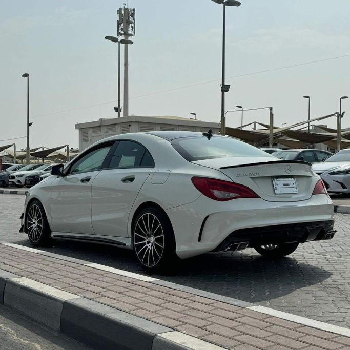 Подержанный Mercedes-Benz CLA 250 I (C117, X117) Рестайлинг, 2.0 л, 2017 в Шардже от Alfaris Used Cars Белый цвет. Other | AUTO.AE