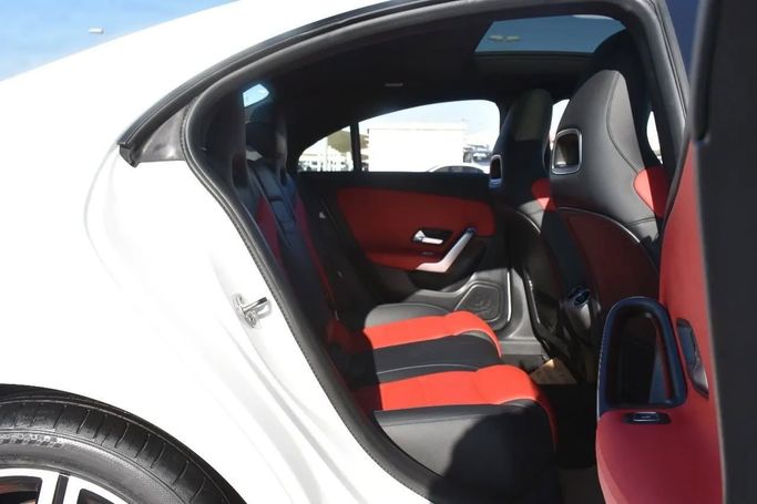 Подержанный Mercedes-Benz CLA 250 II (C118, X118), 2.0 л, 2020 в Шардже от Alfaris Used Cars Белый цвет. Other | AUTO.AE