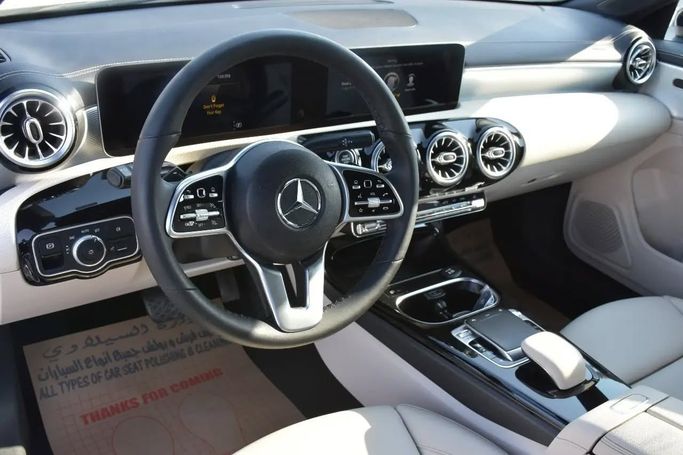 Подержанный Mercedes-Benz CLA 250 II (C118, X118), 2.0 л, 2020 в Шардже от Alfaris Used Cars Белый цвет. Other | AUTO.AE