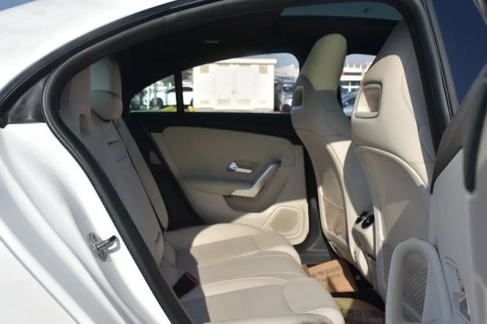 Подержанный Mercedes-Benz CLA 250 II (C118, X118), 2.0 л, 2020 в Шардже от Alfaris Used Cars Белый цвет. Other | AUTO.AE