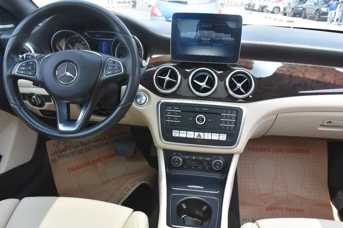 Подержанный Mercedes-Benz CLA 250 I (C117, X117) Рестайлинг, 2.0 л, 2017 в Шардже от Alfaris Used Cars Белый цвет. Other | AUTO.AE