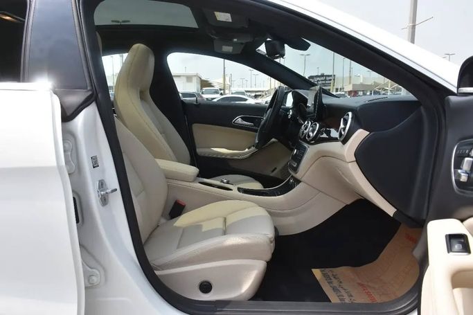 Подержанный Mercedes-Benz CLA 250 I (C117, X117) Рестайлинг, 2.0 л, 2017 в Шардже от Alfaris Used Cars Белый цвет. Other | AUTO.AE