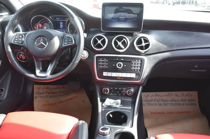 Подержанный Mercedes-Benz CLA 250 I (C117, X117) Рестайлинг, 2.0 л, 2019 в Шардже от Alfaris Used Cars Белый цвет. Other | AUTO.AE