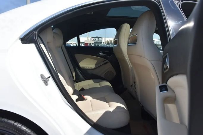 Подержанный Mercedes-Benz CLA 250 I (C117, X117) Рестайлинг, 2.0 л, 2018 в Шардже от Alfaris Used Cars Белый цвет. Other | AUTO.AE