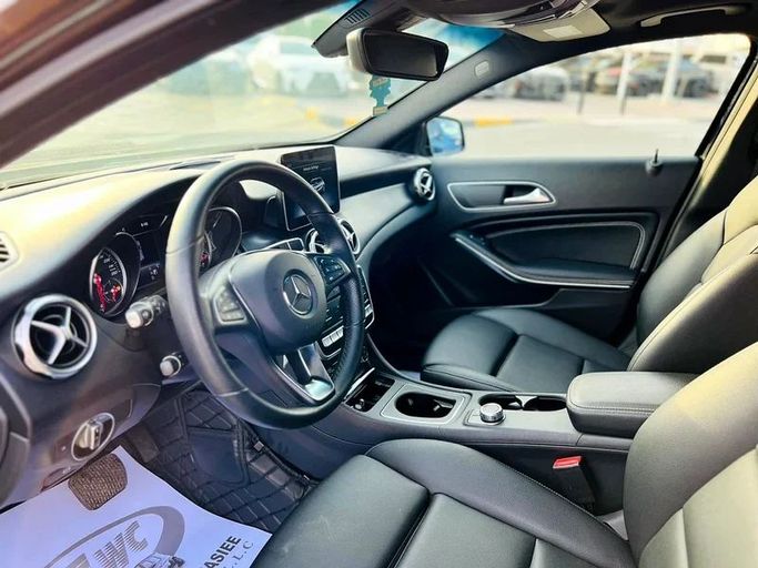 Подержанный Mercedes-Benz CLA 250 II (C118, X118), 2.0 л, 2020 в Шардже от Karkuk Used Cars Черный цвет. Канадская | AUTO.AE