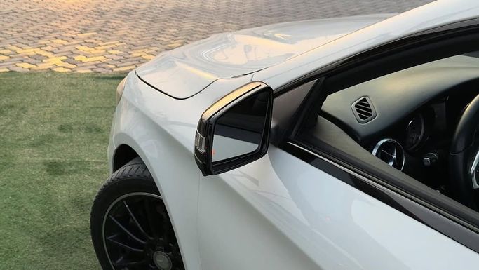 Подержанный Mercedes-Benz CLA 250 I (C117, X117), 2.0 л, 2015 в Шардже от Badar Used Cars Белый цвет.  | AUTO.AE