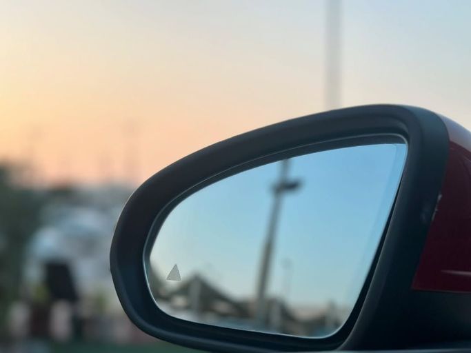 Подержанный Mercedes-Benz CLA 250 II (C118, X118), 2.0 л, 2021 в Шардже от Badar Used Cars Тёмно-бордовый цвет.  | AUTO.AE