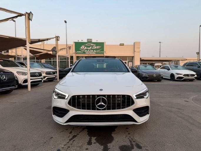 Подержанный Mercedes-Benz CLA 200 II (C118, X118), 1.3 л, 2023 в ОАЭ, Шарджа от Daira Used Cars Белый цвет. Американская | AUTO.AE | Объявление #276947
