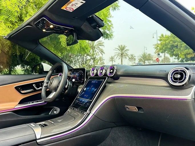 Подержанный Mercedes-Benz CLE 200, 2.0 л, 2024 в Шардже от Taj Al Sultan Used Cars Белый цвет. Корейская | AUTO.AE