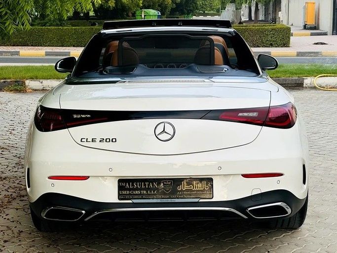 Подержанный Mercedes-Benz CLE 200, 2.0 л, 2024 в Шардже от Taj Al Sultan Used Cars Белый цвет. Корейская | AUTO.AE
