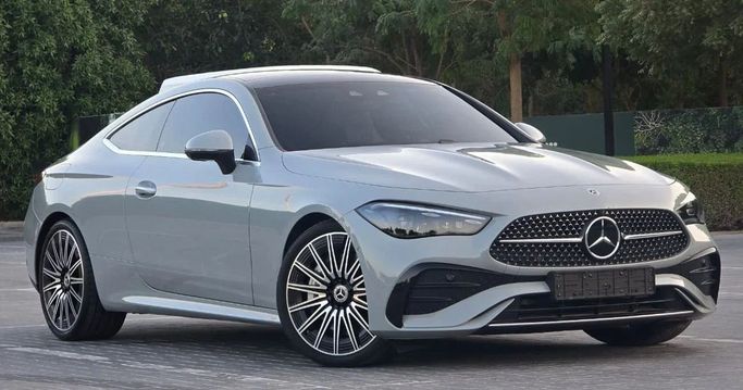 Подержанный Mercedes-Benz CLE 450, 3.0 л, 2025 в Шардже от Al Jana Used Cars Серый цвет. Корейская | AUTO.AE