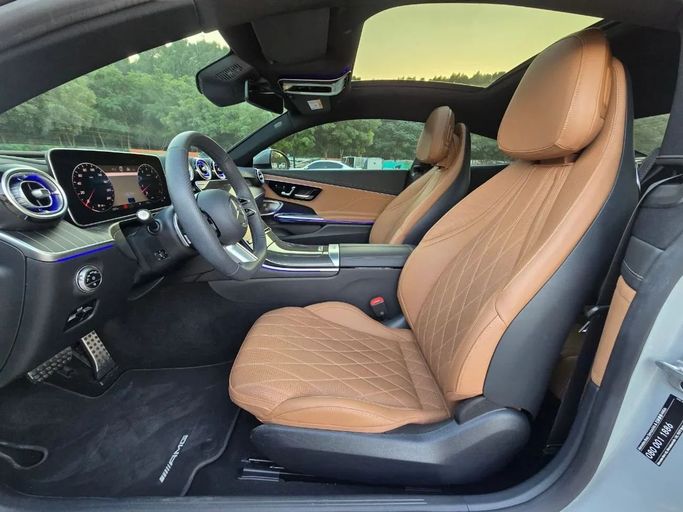 Подержанный Mercedes-Benz CLE 450, 3.0 л, 2025 в Шардже от Al Jana Used Cars Серый цвет. Корейская | AUTO.AE