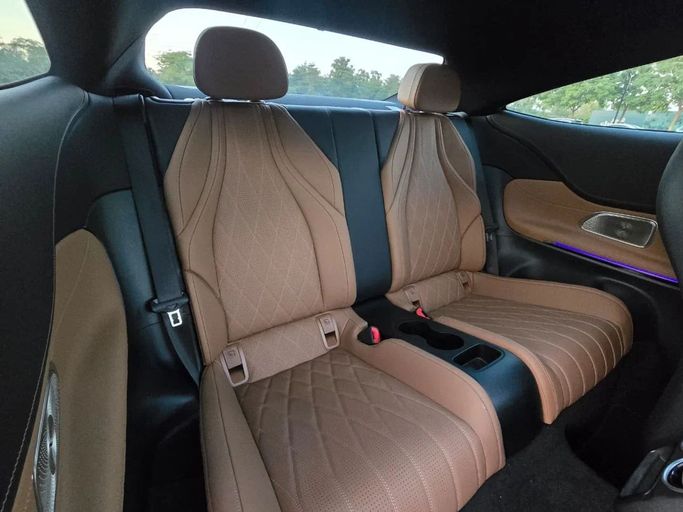 Подержанный Mercedes-Benz CLE 450, 3.0 л, 2025 в Шардже от Al Jana Used Cars Серый цвет. Корейская | AUTO.AE