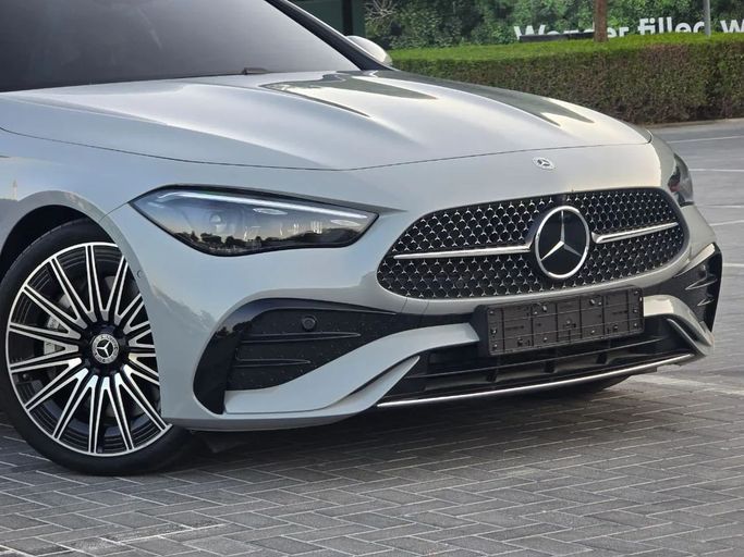 Подержанный Mercedes-Benz CLE 450, 3.0 л, 2025 в Шардже от Al Jana Used Cars Серый цвет. Корейская | AUTO.AE