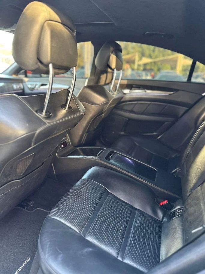 Подержанный Mercedes-Benz CLS AMG 63 AMG S II (W218), 5.5 л, 2012 в Шардже от Noor Al Seyoh Used Cars Белый цвет. Японская | AUTO.AE