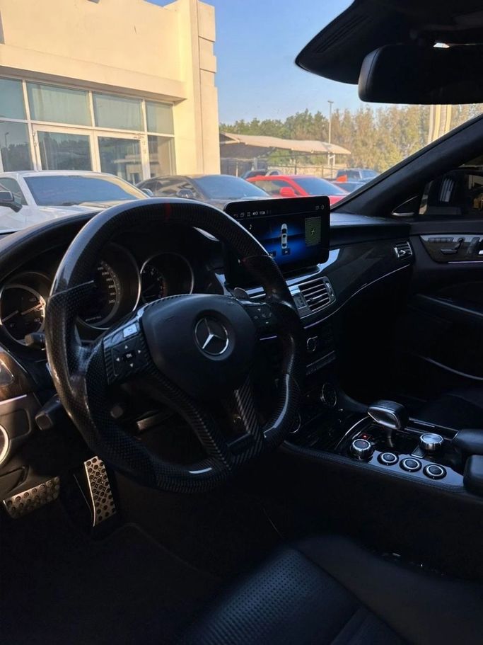 Подержанный Mercedes-Benz CLS AMG 63 AMG S II (W218), 5.5 л, 2012 в Шардже от Noor Al Seyoh Used Cars Белый цвет. Японская | AUTO.AE