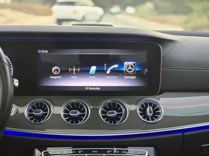 Подержанный Mercedes-Benz CLS 400 III (C257), 2.9 л, 2020 в Шардже от Al Jana Used Cars Белый цвет. Корейская | AUTO.AE