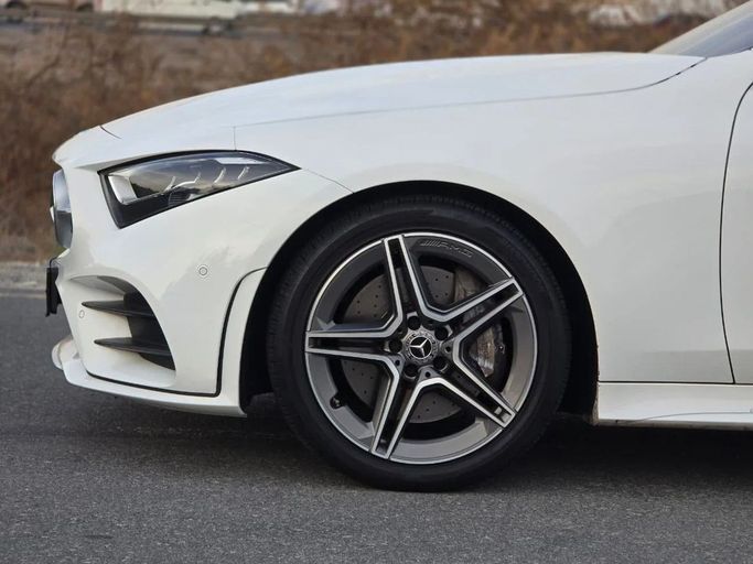 Подержанный Mercedes-Benz CLS 400 III (C257), 2.9 л, 2020 в Шардже от Al Jana Used Cars Белый цвет. Корейская | AUTO.AE