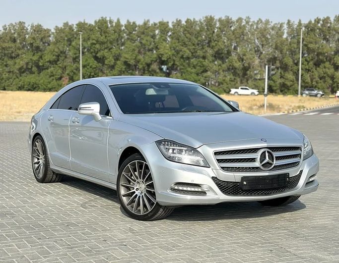 مستعملة Mercedes-Benz CLS 350 II (C218), 3.5 l, 2013 في في الشارقة من AL KARADAH USED CARS TRADING، اللون فضي. المواصفات الكورية | AUTO.AE | إعلان #271642