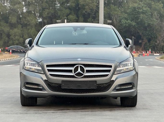 مستعملة Mercedes-Benz CLS 350 II (C218), 3.5 l, 2014 في في الشارقة من Al Aayan Used Cars، اللون رمادي. مواصفات الخليج | AUTO.AE | إعلان #272836