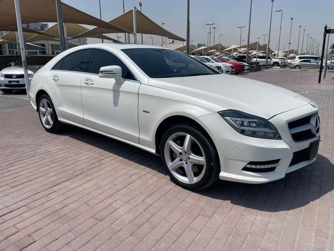 مستعملة Mercedes-Benz CLS 350 II (C218), 3.5 l, 2014 في في الإمارات, الشارقة من Sport Used Cars، اللون أبيض. المواصفات الكورية | AUTO.AE | إعلان #281338